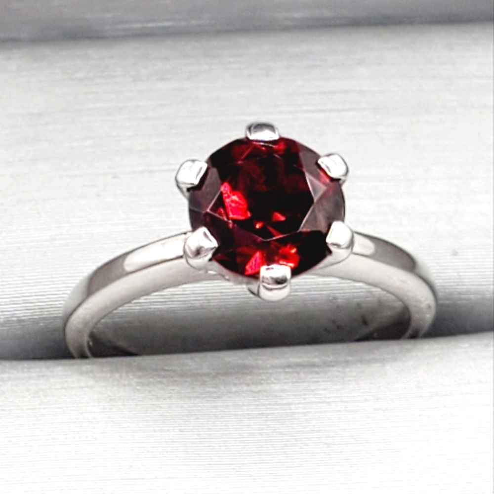 Genuine Round 1.25 Carat Garnet 925 Sterling Silver Solitaire Engagement Ring